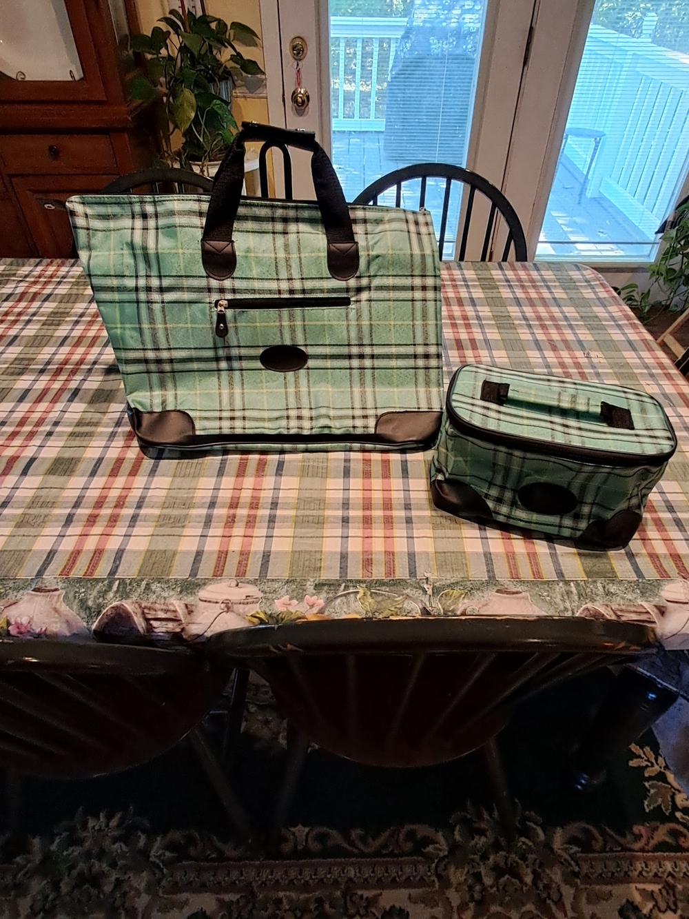 Green Plaid Tote and‎ Matching Travel Case